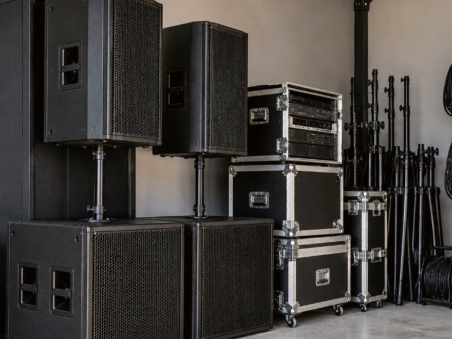 Sistema de sonorização da LR: caixas, subwoofers e cases de rack
